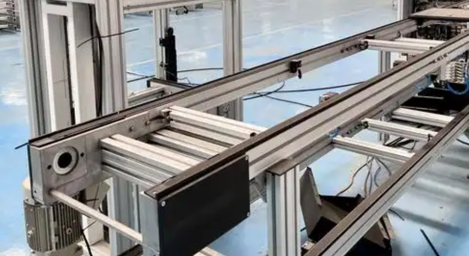 選擇電機(jī)驅(qū)動(dòng)柔性輸送線時(shí)，需考慮以下因素